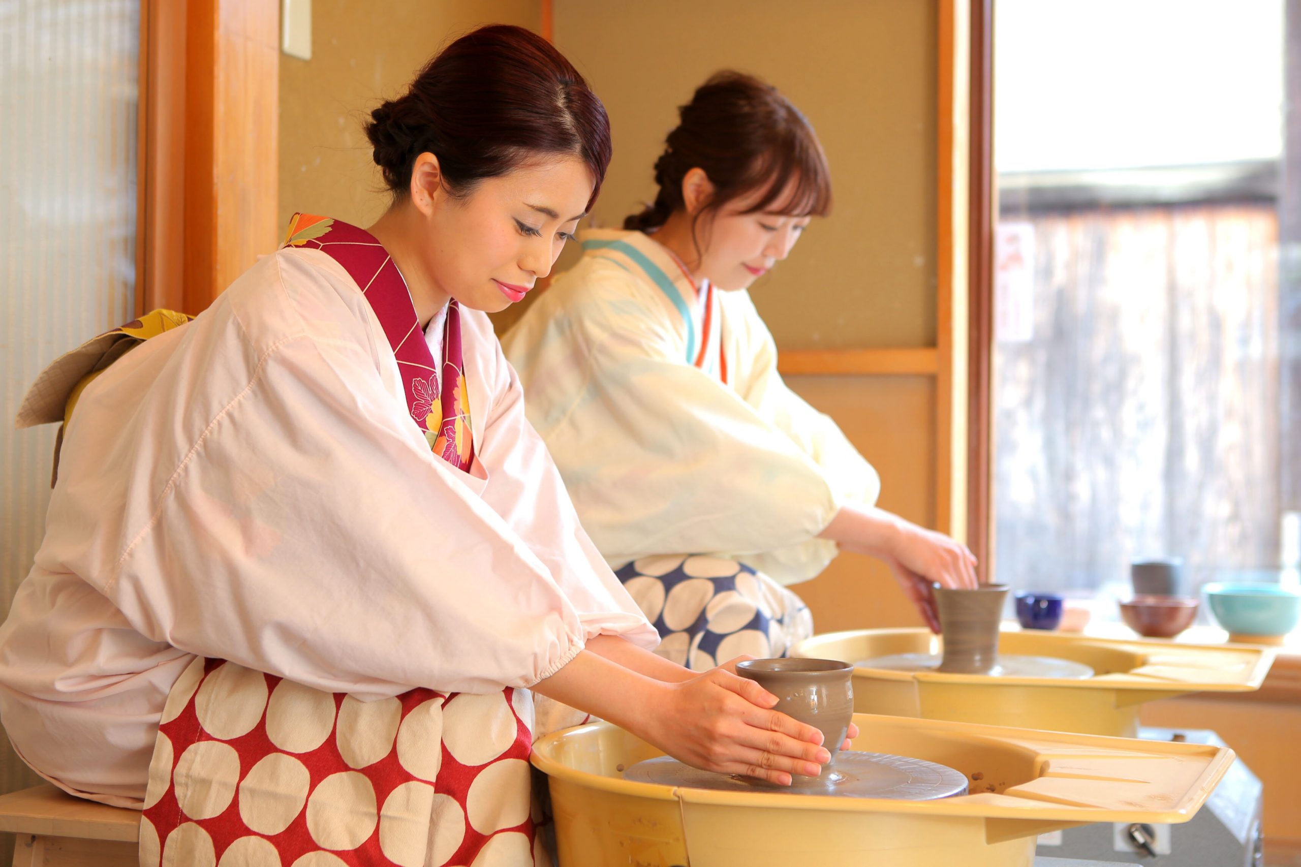 【平日限定！着物で陶芸体験】～京都清水の歴史ある「嘉祥窯」での陶芸体験食事なしプラン～